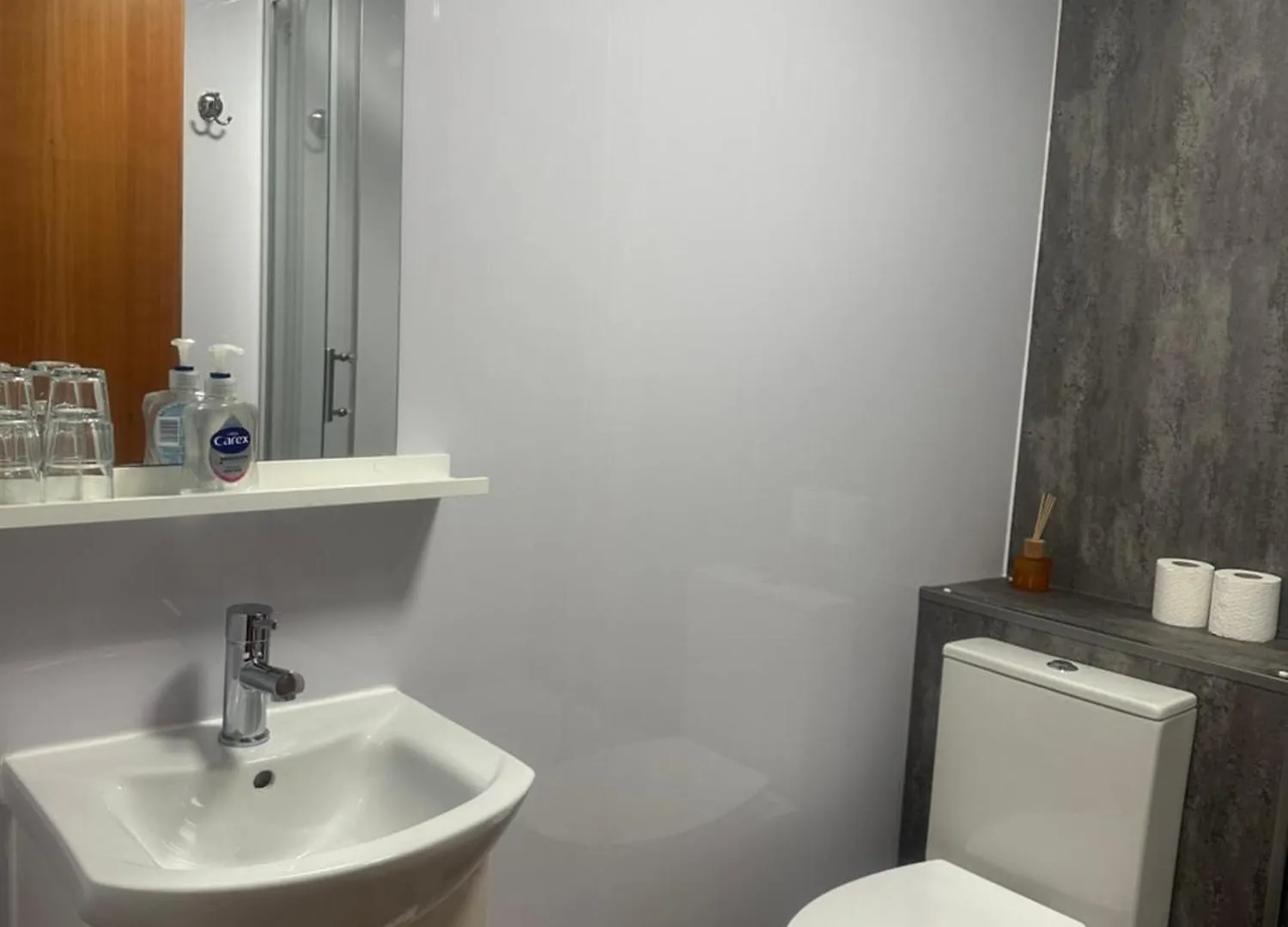 Private Main Door Lovely 2 Bedroom Apartment エディンバラ