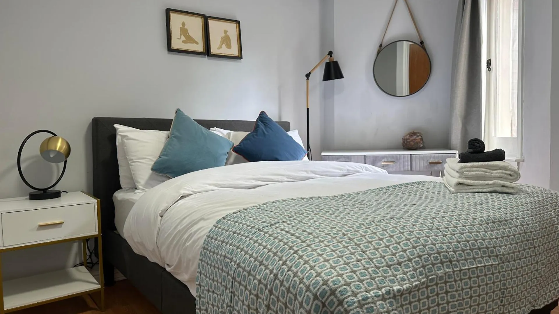 Private Main Door Lovely 2 Bedroom Apartment Edinburgh