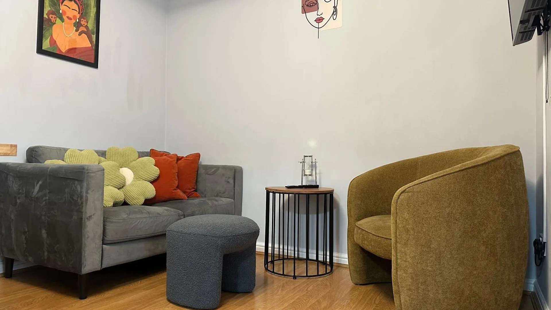 Private Main Door Lovely 2 Bedroom Apartment エディンバラ イギリス